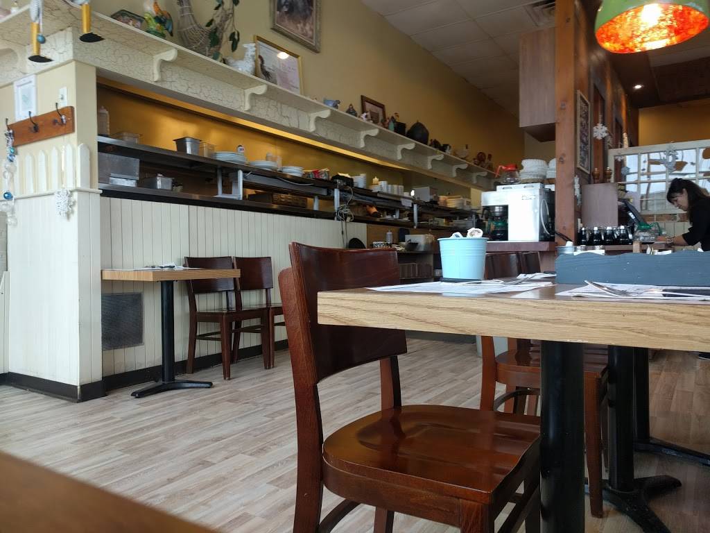 Resto La Grand-Mère Poule | restaurant | 430 Boulevard Sir-Wilfrid-Laurier, Mont-Saint-Hilaire, QC J3H 6M5, Canada | 4504679419 OR +1 450-467-9419
