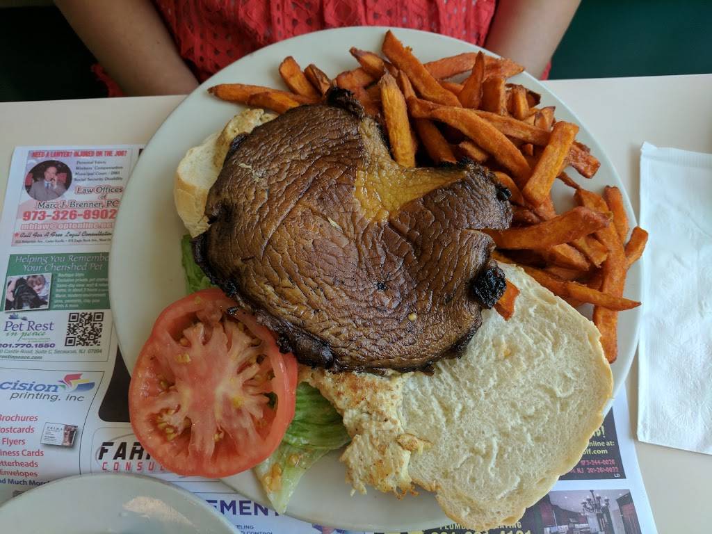 Legends Diner | restaurant | 130 County Ave, Secaucus, NJ 07094, USA | 2019741551 OR +1 201-974-1551