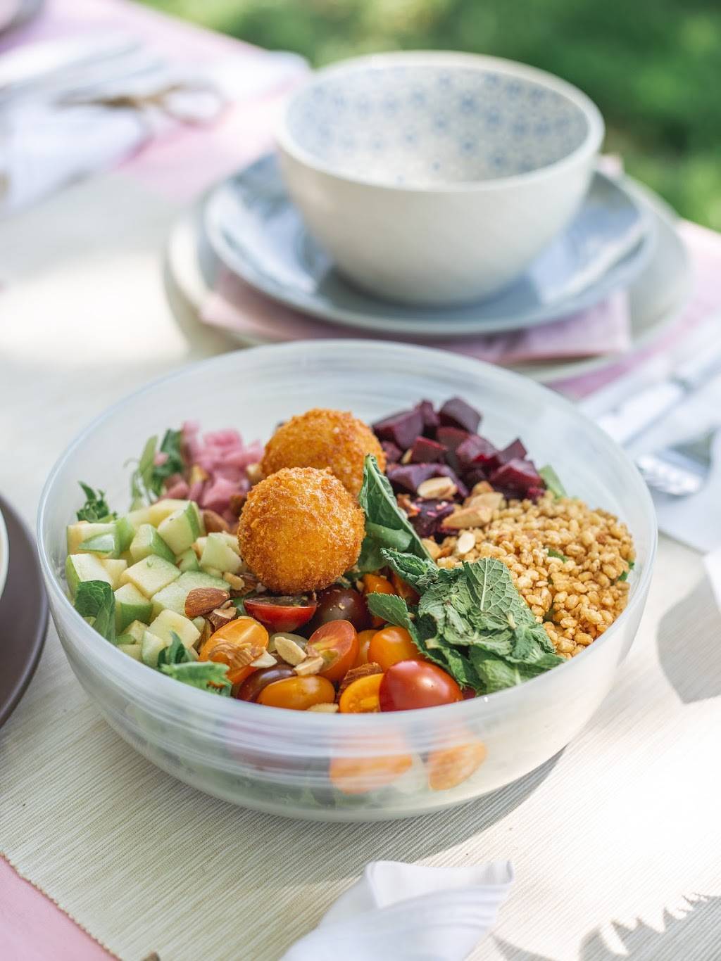 Julians | restaurant | 111 Avenue du Mont-Royal O, Montréal, QC H2T 2S9, Canada | 5143794622 OR +1 514-379-4622