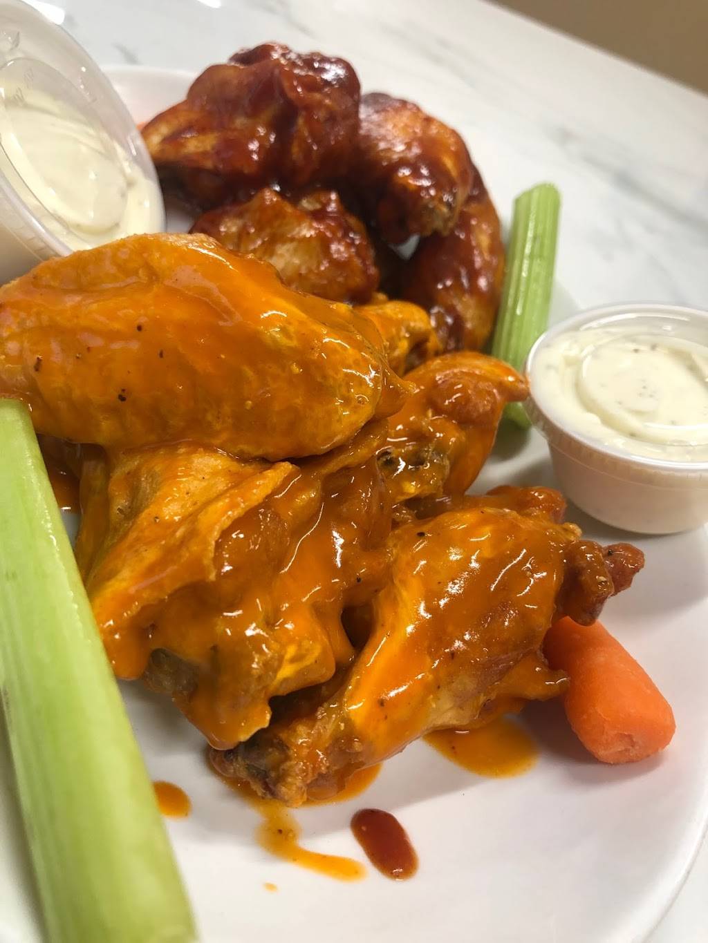 Memphis Hot Wings | restaurant | 10102 Lorain Ave, Cleveland, OH 44111, USA | 2166752010 OR +1 216-675-2010