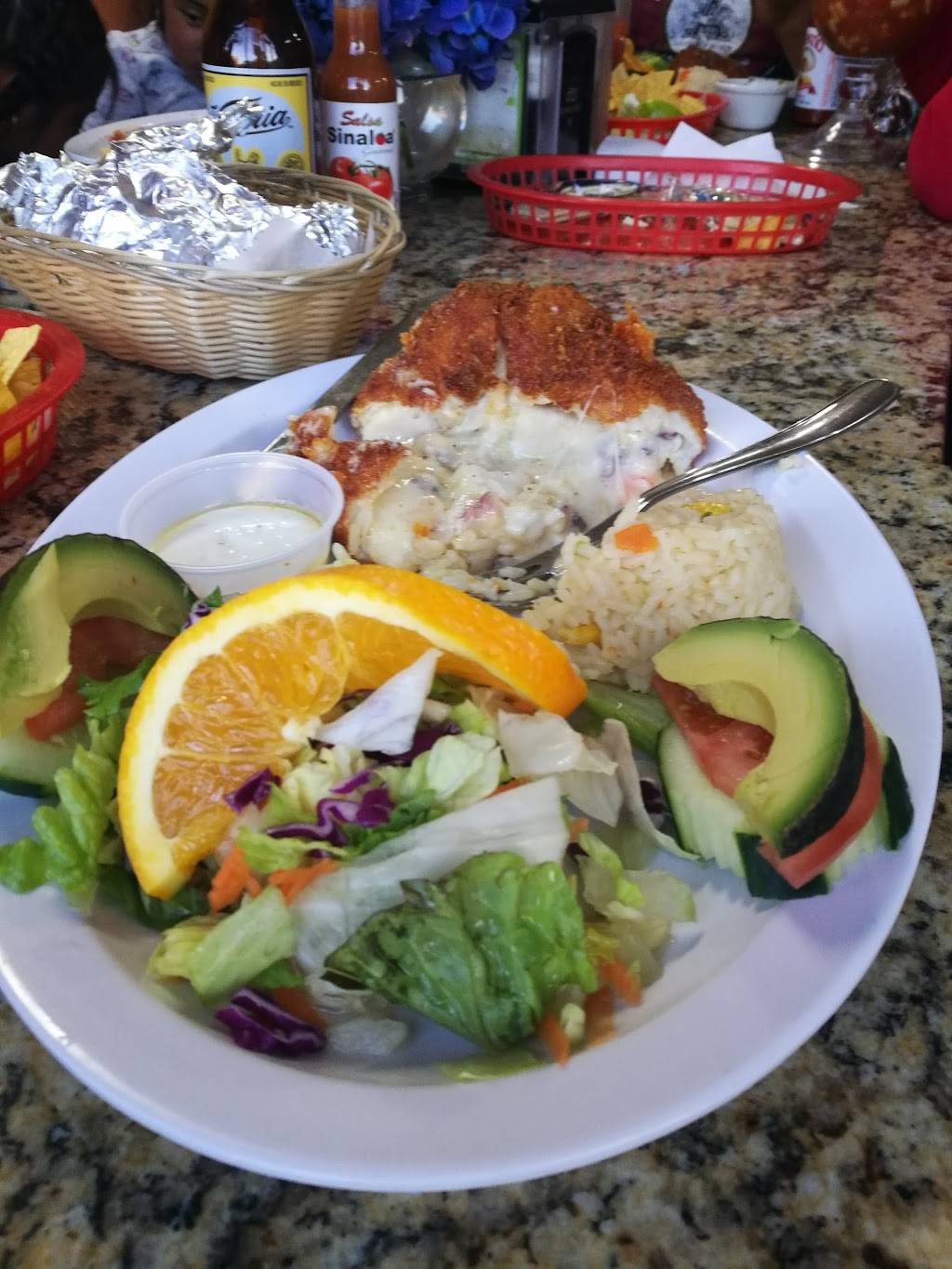 Mariscos El Nayarita | restaurant | 10624 Merritt St, Castroville, CA 95012, USA | 8316322430 OR +1 831-632-2430