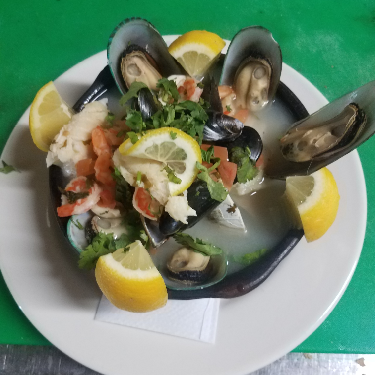 La Roja de Todos | restaurant | 10802 Northern Blvd, Corona, NY 11368, USA | 7184243055 OR +1 718-424-3055