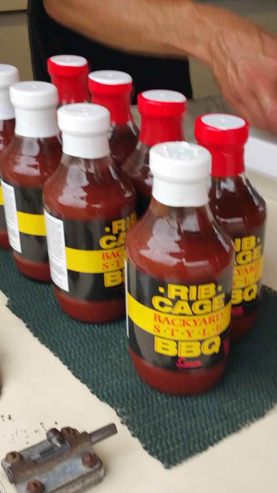 The Rib Cage barbeque | restaurant | 1-57 Auburn Dr, Osseo, MN 55369, USA | 6122453516 OR +1 612-245-3516