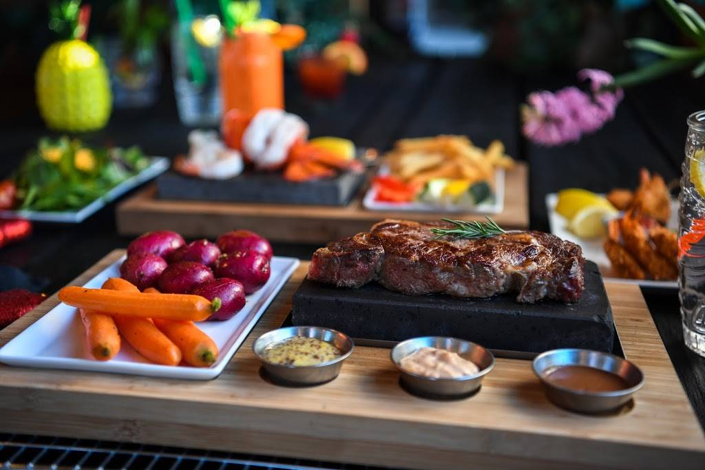 Hot Rocks - Sear. Sizzle. Savor. | restaurant | 399 Co Rd A, Wisconsin Dells, WI 53965, USA | 6082532722 OR +1 608-253-2722