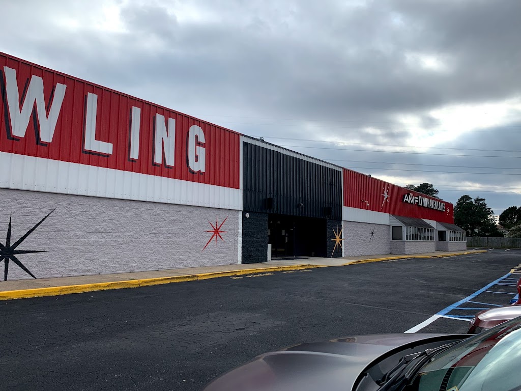 Bowlero Lynnhaven | restaurant | 2601 Lishelle Pl, Virginia Beach, VA 23452, USA | 7574681000 OR +1 757-468-1000