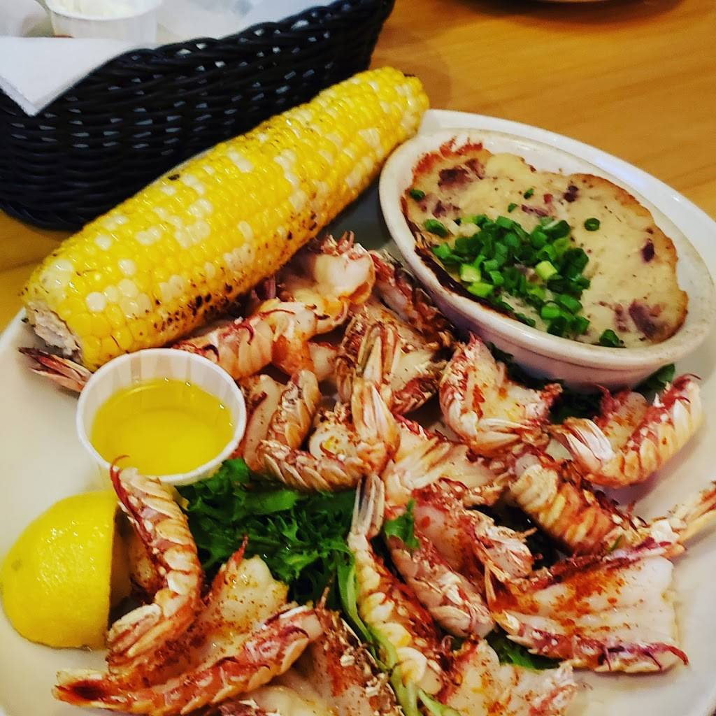 Off the Hook Raw Bar & Grill | restaurant | 747 E 3rd Ave, New Smyrna Beach, FL 32169, USA | 3864029300 OR +1 386-402-9300