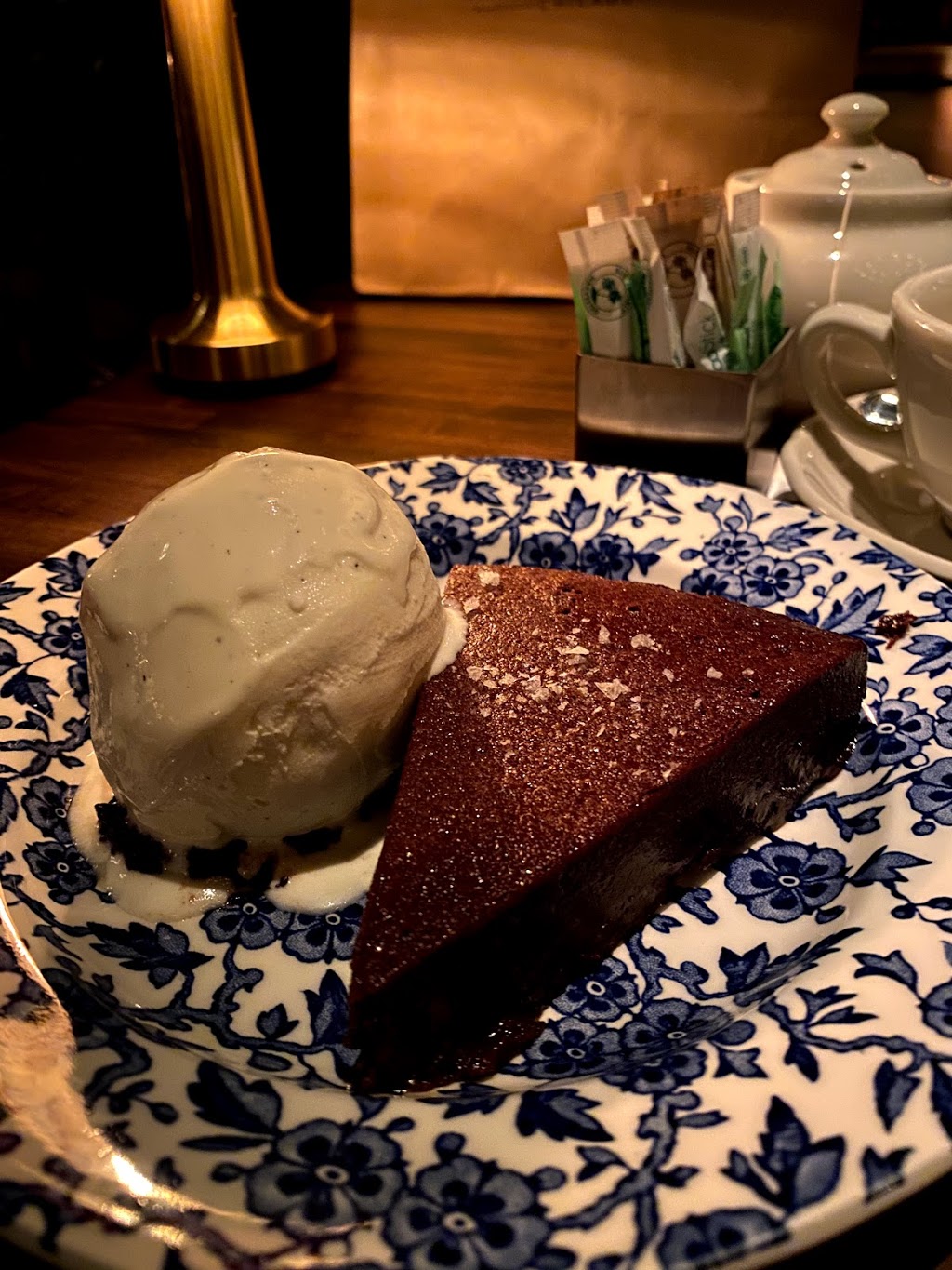 Trivoli Tavern | restaurant | 114 N Green St, Chicago, IL 60607, USA | 3123662646 OR +1 312-366-2646