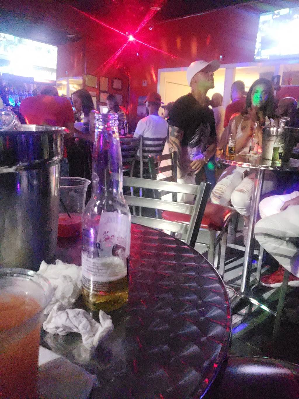 Malecon Bar & Restaurante | restaurant | 137 Chestnut St, Springfield, MA 01104, USA | 4132858407 OR +1 413-285-8407