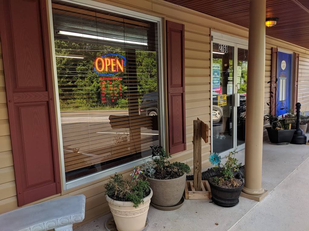 Pawpaws Catfish Kitchen | restaurant | 2760 Wears Valley Rd, Sevierville, TN 37862, USA | 8654464978 OR +1 865-446-4978