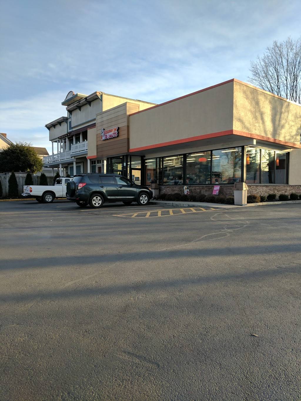 Dunkin | cafe | 250 Main St, New Paltz, NY 12561, USA | 8452550505 OR +1 845-255-0505