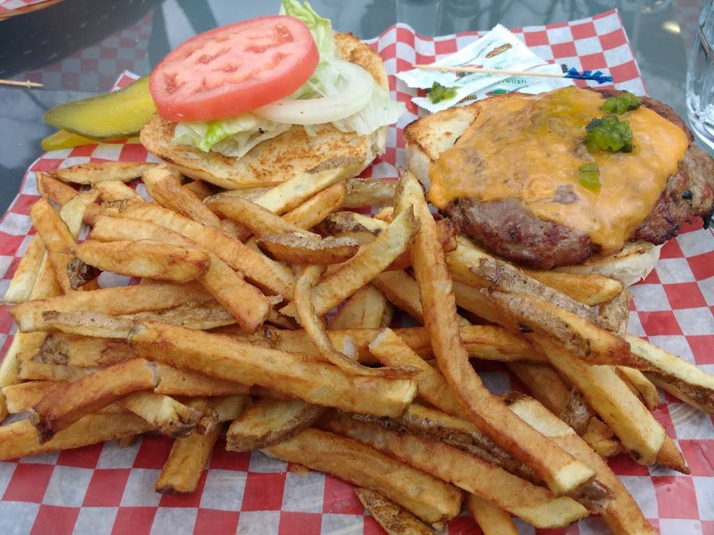 Buddys | restaurant | 1360 King St E, Hamilton, ON L8M 1H5, Canada | 9055451456 OR +1 905-545-1456