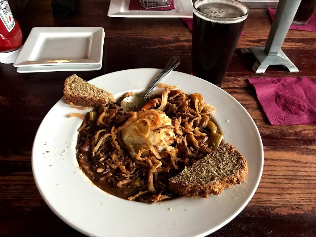 Claddagh Irish Pub | restaurant | 1702 Commons Dr, Geneva, IL 60134, USA | 6302080337 OR +1 630-208-0337