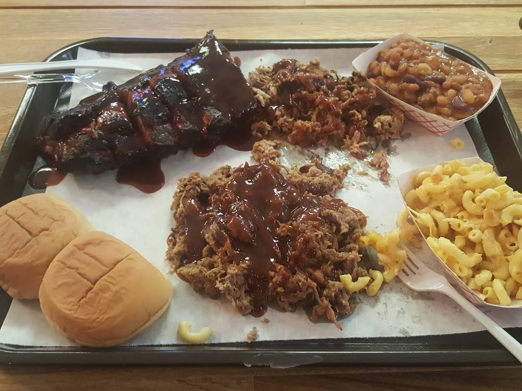 Holy Smokehouse BBQ | restaurant | 3055 Black Gap Rd, Chambersburg, PA 17202, USA | 7172611636 OR +1 717-261-1636