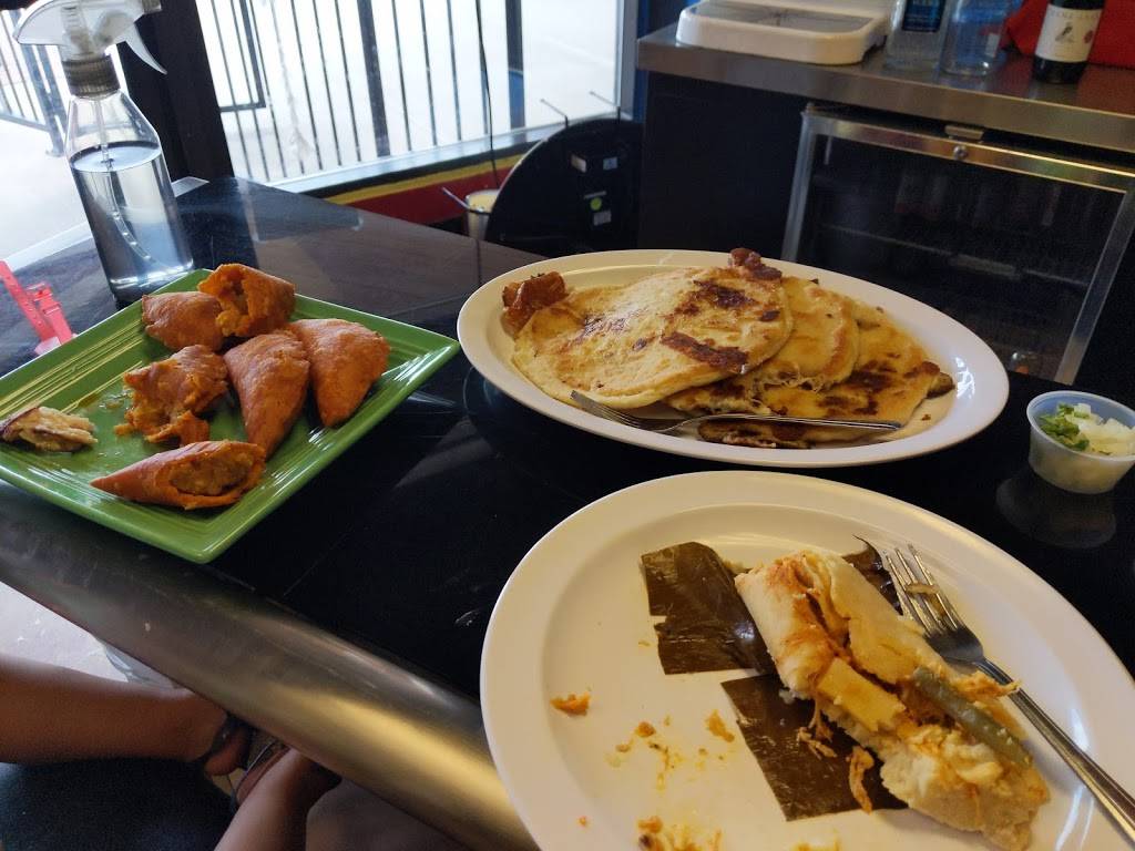Pupusas Y Tacos Los Reyes | restaurant | 10101 E Hampden Ave #108, Denver, CO 80231, USA | 3035374922 OR +1 303-537-4922