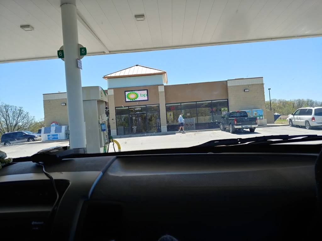 BP | restaurant | 10054 State Rd Y, Dittmer, MO 63023, USA | 6362850181 OR +1 636-285-0181