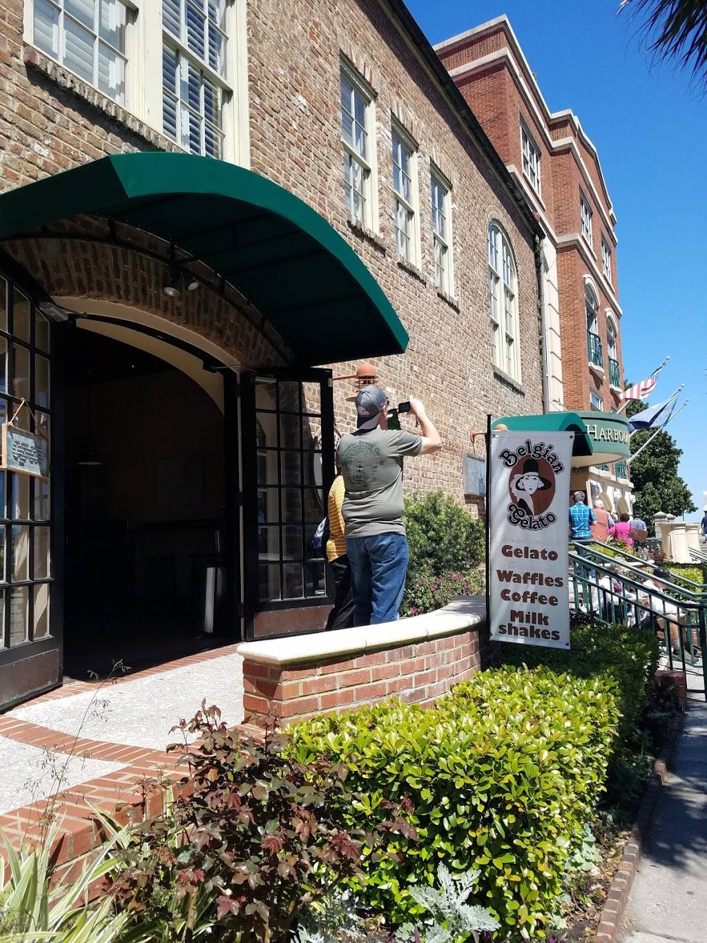 Brown Dog Deli | restaurant | 40 Broad St, Charleston, SC 29401, USA | 8438538081 OR +1 843-853-8081