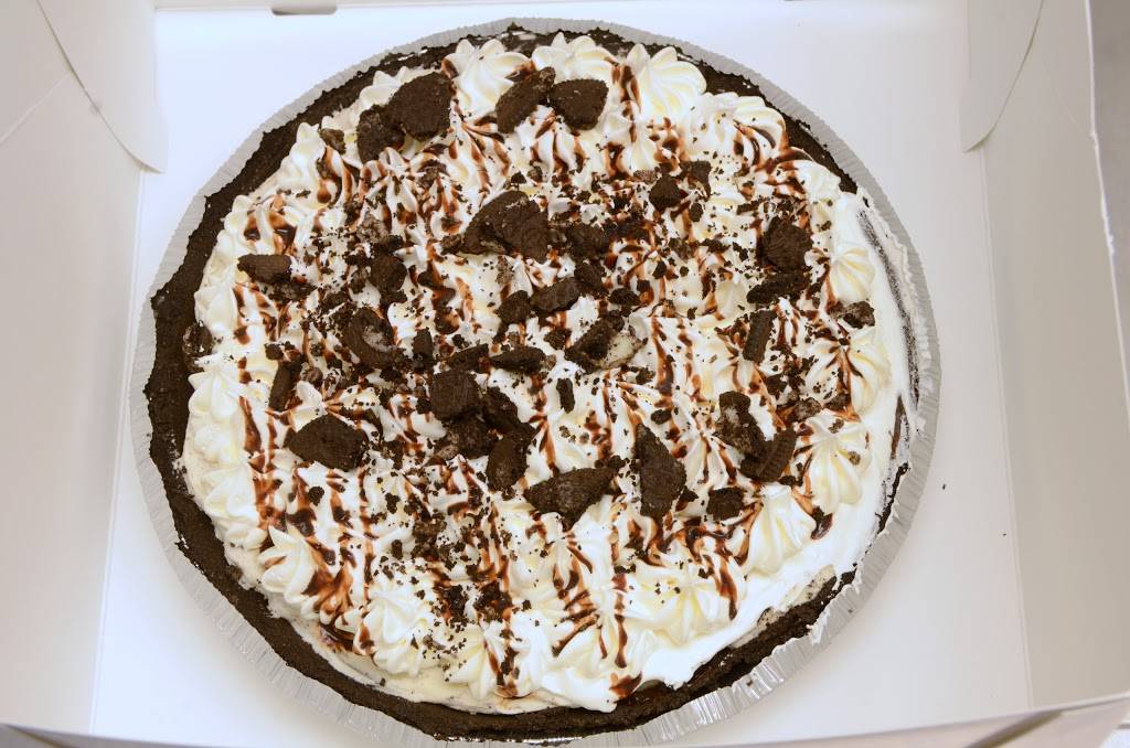 Brendas Frozen Custard | restaurant | 205 Wells St, Sandwich, IL 60548, USA | 8155702236 OR +1 815-570-2236