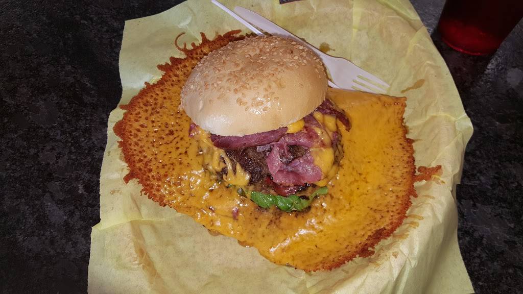 Squeeze Burger | restaurant | 10550 Twin Cities Rd, Galt, CA 95632, USA | 2097454313 OR +1 209-745-4313