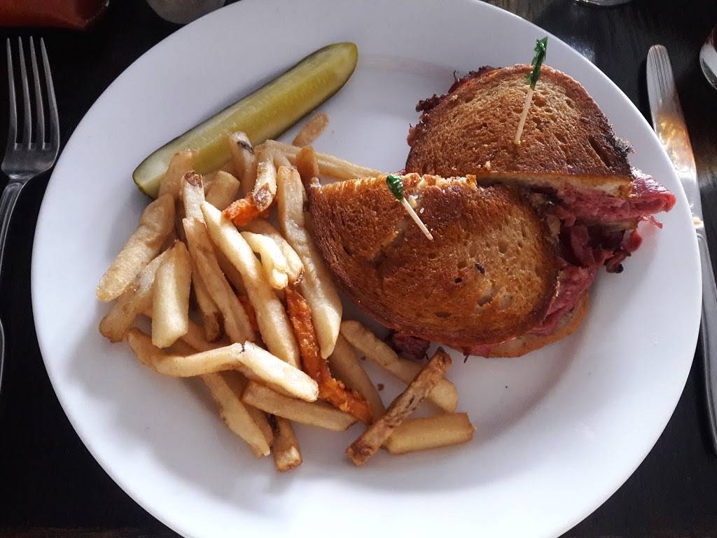 Sunset Grille | restaurant | 834 Northfield Rd, Watertown, CT 06795, USA | 8604176688 OR +1 860-417-6688