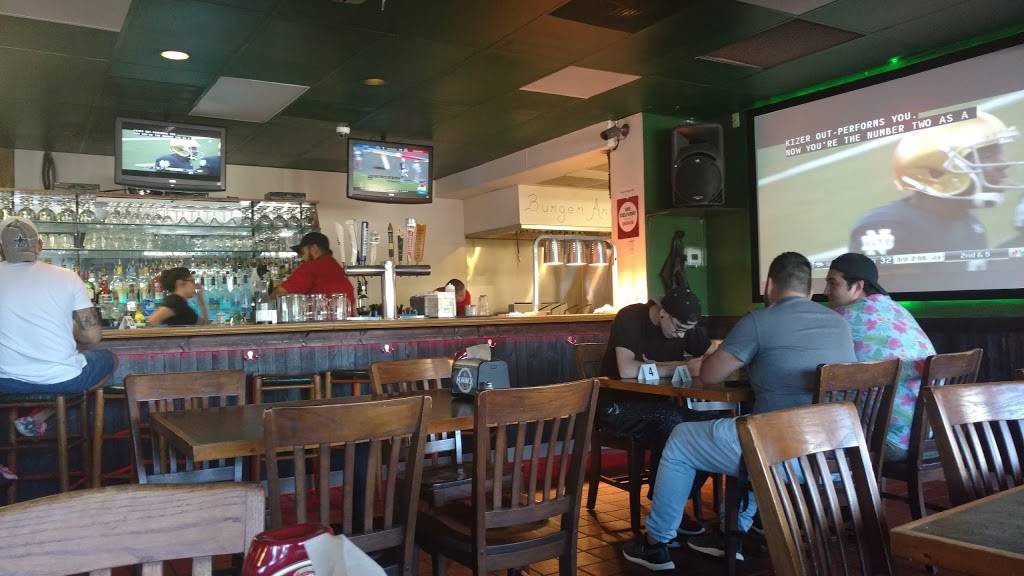 Hawx Burger Bar & Ice House | restaurant | 2895 Thousand Oaks, San Antonio, TX 78232, USA | 2103204299 OR +1 210-320-4299