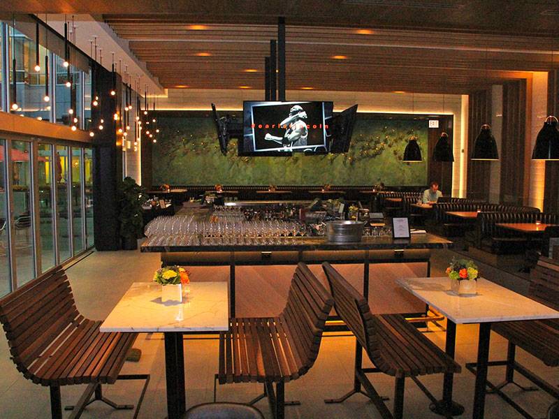 Earls Kitchen + Bar | restaurant | 1538 N Clybourn Ave a108, Chicago, IL 60610, USA | 3129293952 OR +1 312-929-3952