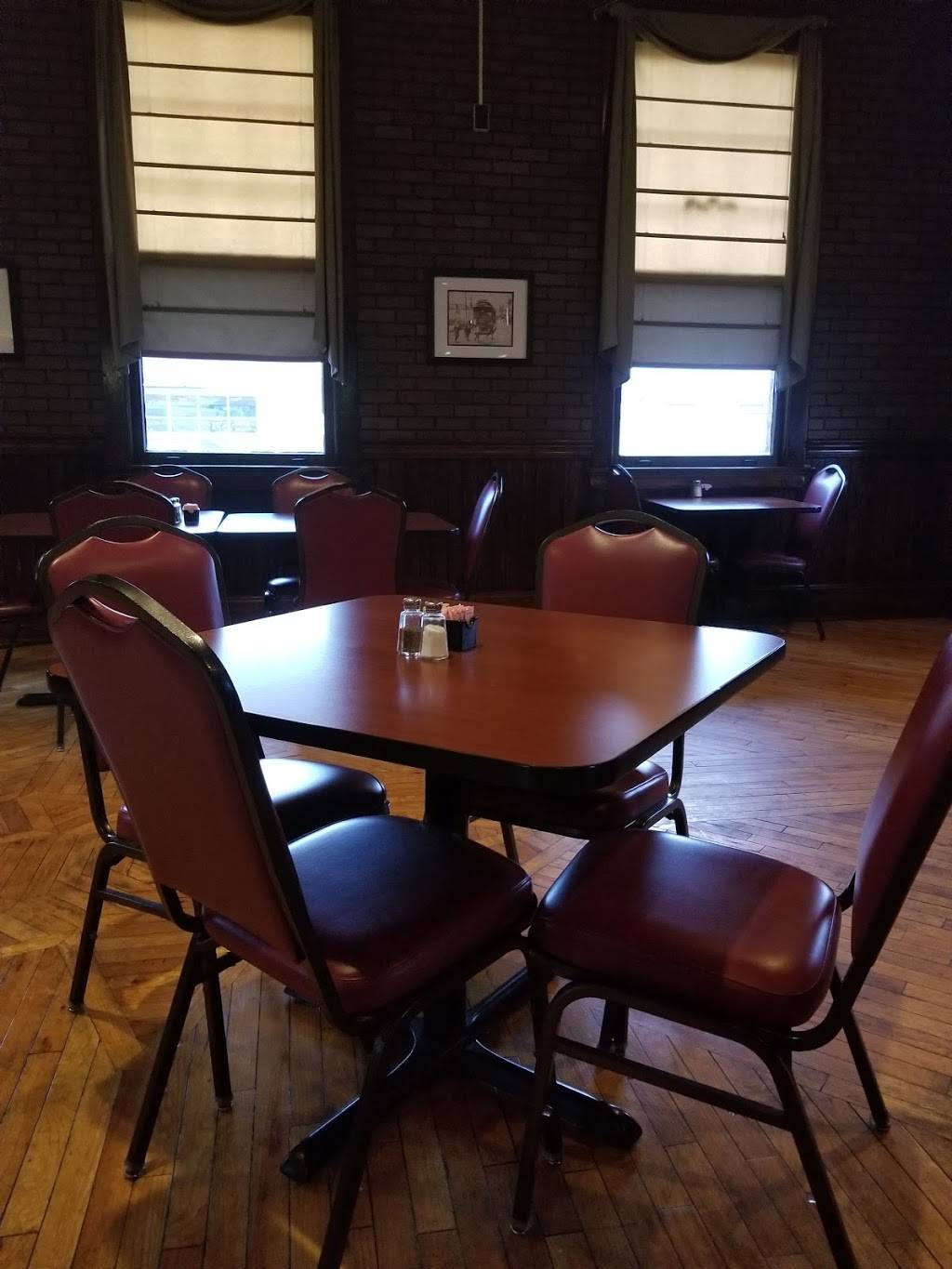 Station Grille | restaurant | 1201 Commerce St, Wellsburg, WV 26070, USA | 3047370730 OR +1 304-737-0730