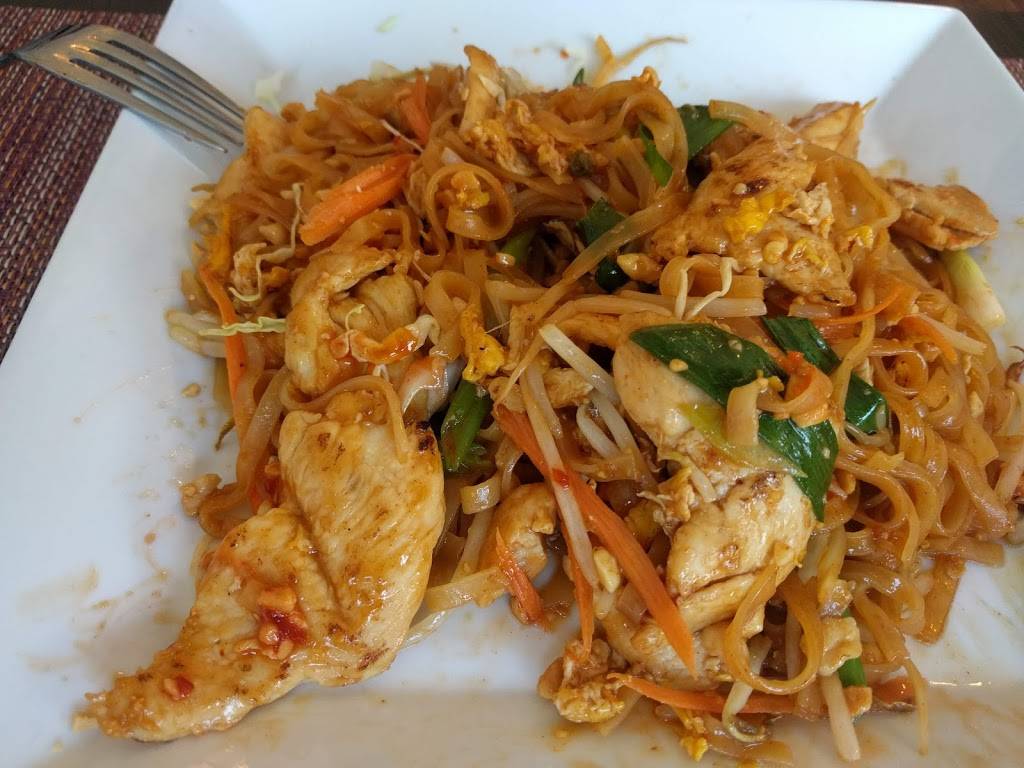 Bangkok Thai Cuisine | restaurant | 6144 N Lincoln Ave, Chicago, IL 60659, USA | 7734637034 OR +1 773-463-7034