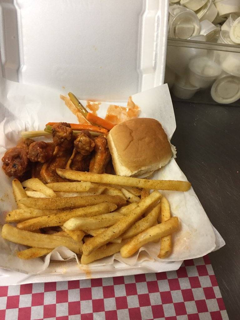 Adline Hot Wings Express | restaurant | 2736 James Rd, Memphis, TN 38128, USA | 9013572515 OR +1 901-357-2515