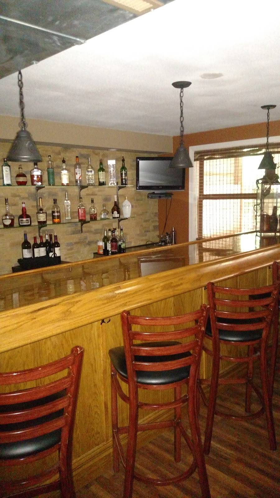 The W Restaurant & Lounge | restaurant | 7230 IL-152, Du Quoin, IL 62832, USA | 6185422424 OR +1 618-542-2424