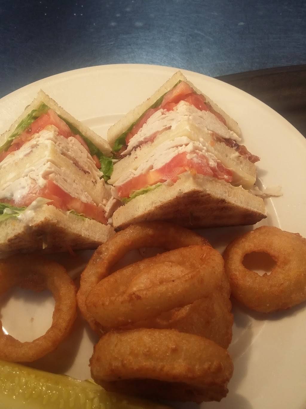 Oakridge Clubhouse | restaurant | Oakridge Club Rd, Savannah, GA 31411, USA | 9125982601 OR +1 912-598-2601