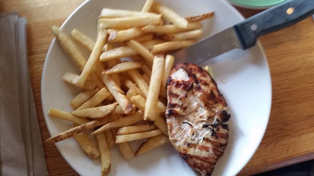 Applebees Grill + Bar | restaurant | 3 Lowes Dr, Saratoga Springs, NY 12866, USA | 5185832606 OR +1 518-583-2606