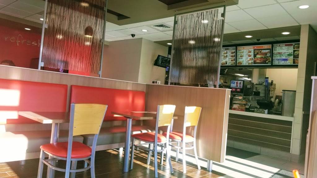 Burger King | restaurant | 7523 N Clark St, Chicago, IL 60626, USA | 8722085894 OR +1 872-208-5894