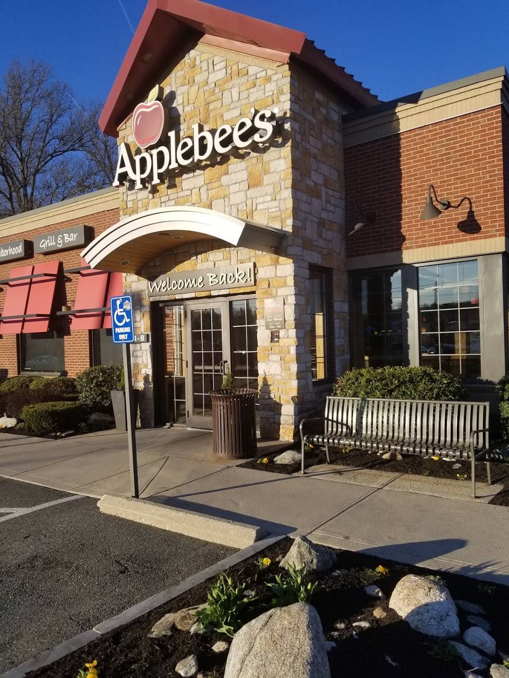 Applebees Grill + Bar | restaurant | 214 Broadway, Saugus, MA 01906, USA | 7812310137 OR +1 781-231-0137