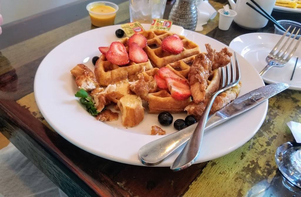 Fireside Restaurant & Lounge | restaurant | 5739 N Ravenswood Ave, Chicago, IL 60660, USA | 7735617433 OR +1 773-561-7433