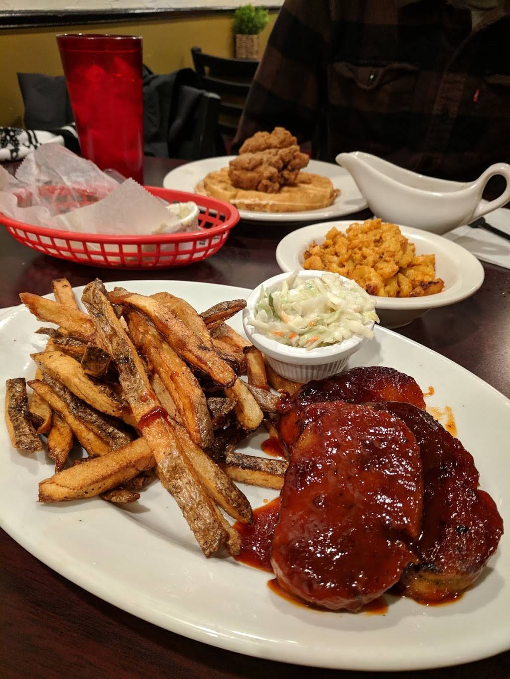 Urban Soul Grille | restaurant | 7502 Mentor Ave, Mentor, OH 44060, USA | 4408561060 OR +1 440-856-1060