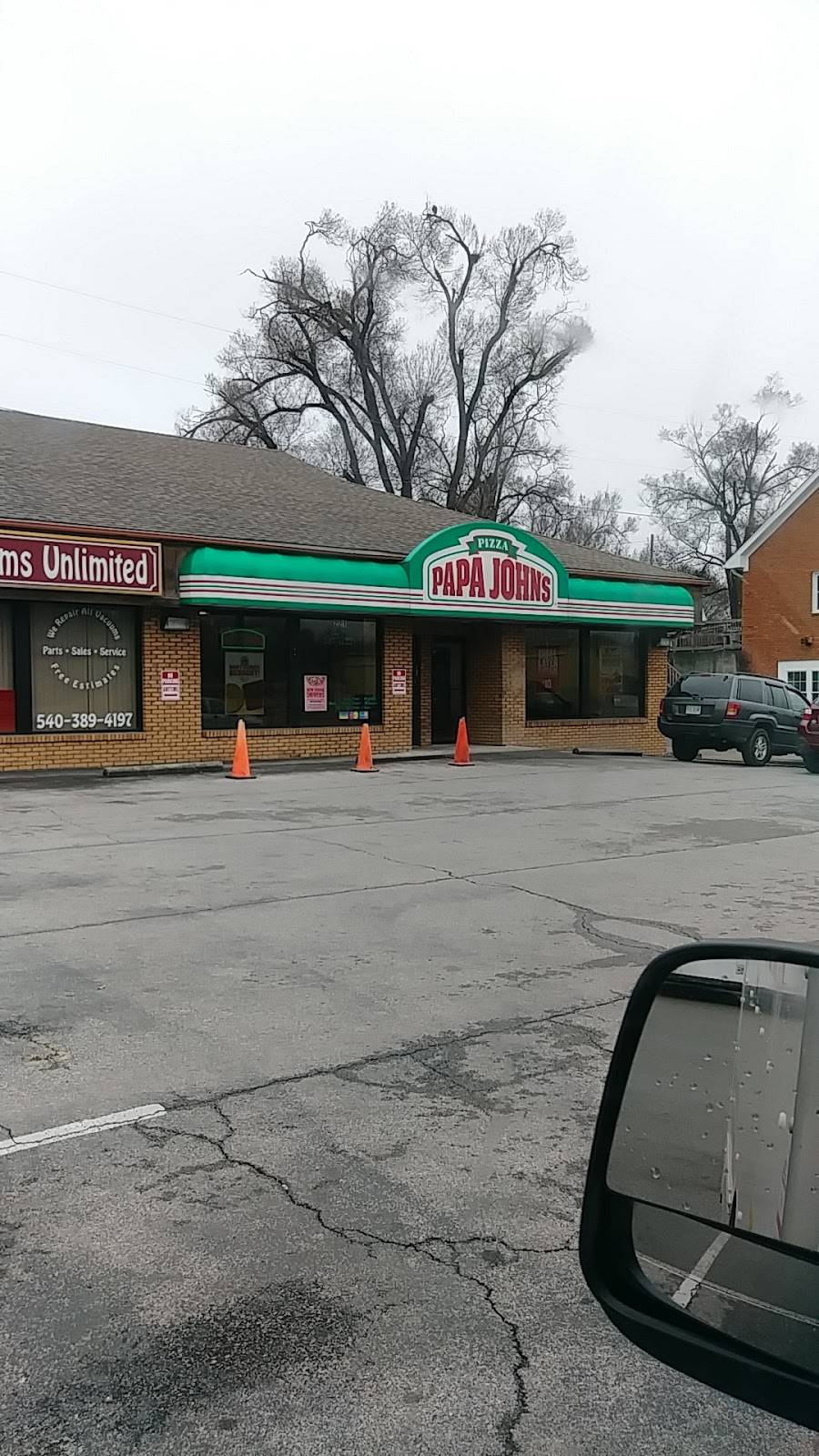Papa Johns Pizza | restaurant | 221 W E 4th St, Salem, VA 24153, USA | 5403871122 OR +1 540-387-1122
