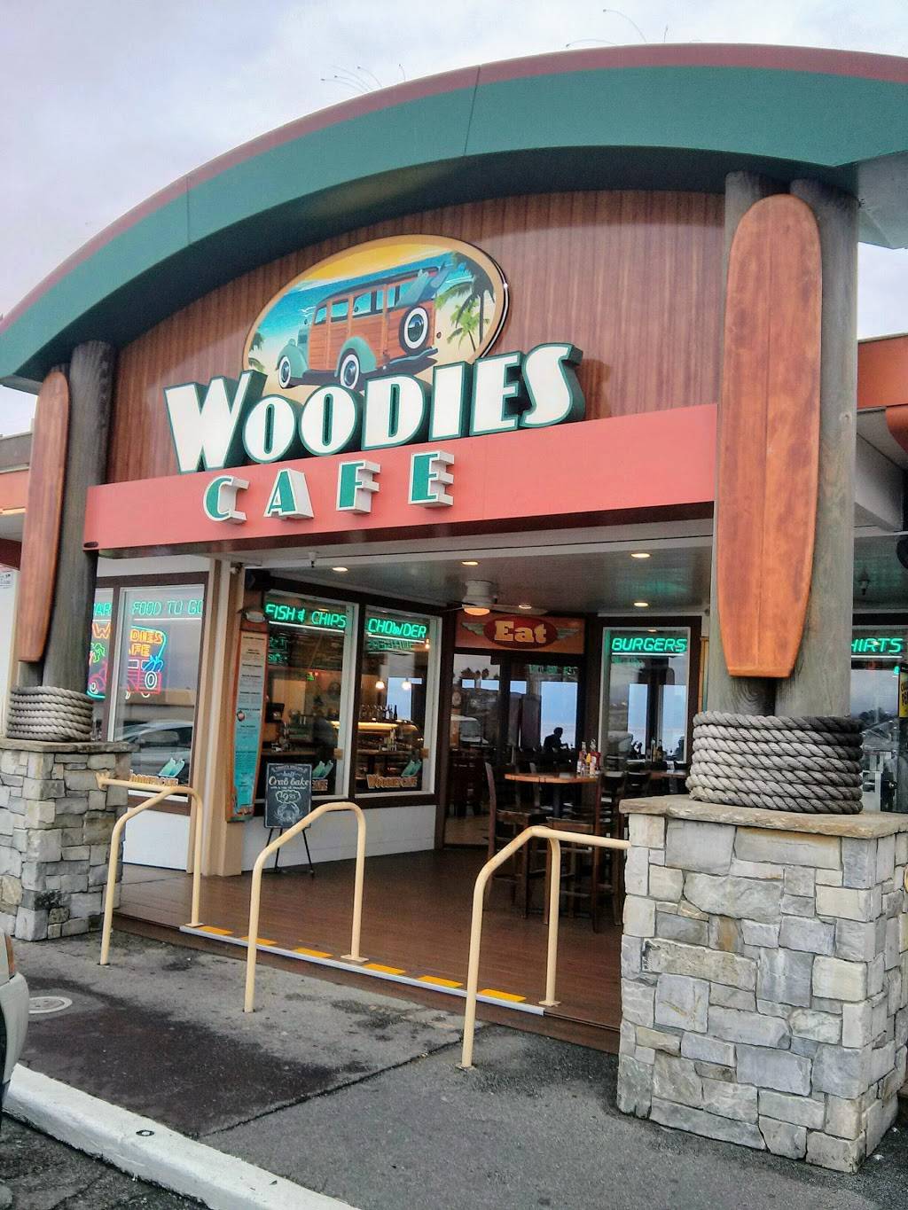 Woodies Café | restaurant | 25 Municipal Wharf, Santa Cruz, CA 95060, USA | 8314219410 OR +1 831-421-9410