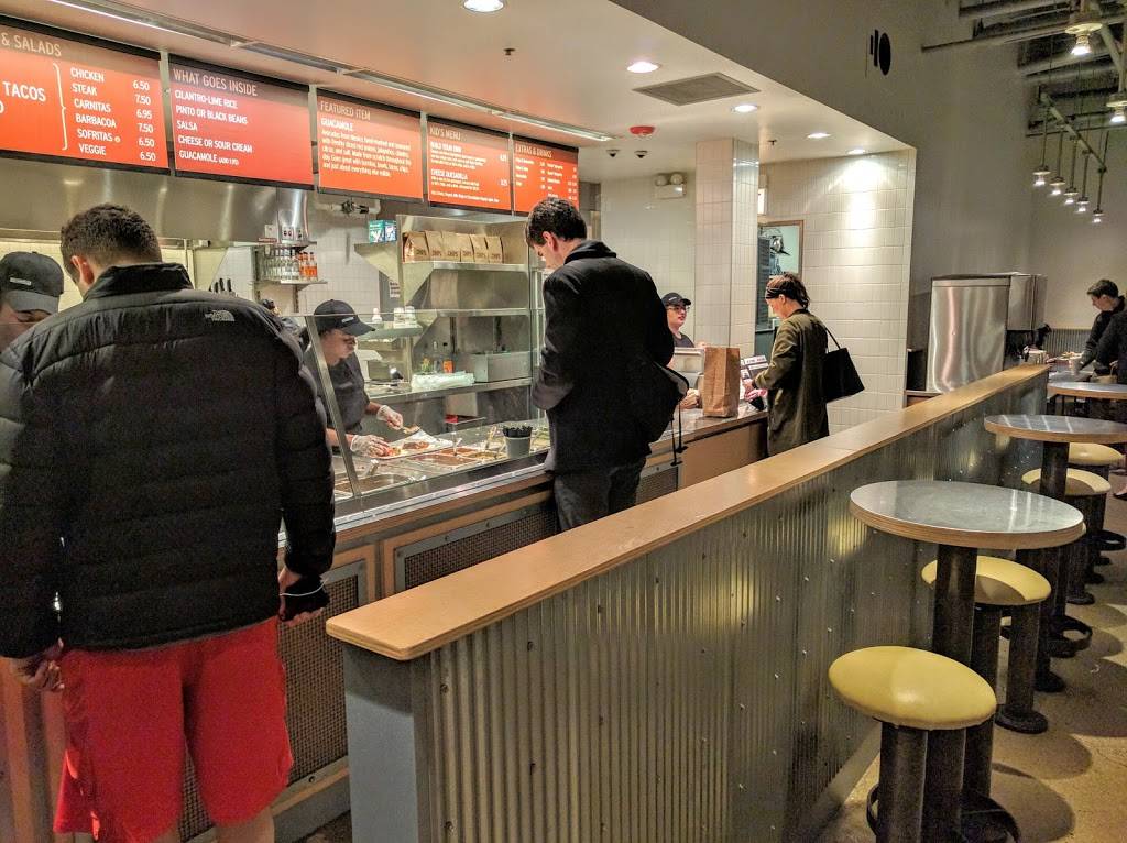 Chipotle Mexican Grill | restaurant | 210 W North Ave, Chicago, IL 60610, USA | 3123790536 OR +1 312-379-0536