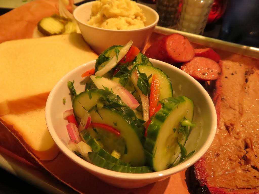 Liberty Barbecue | restaurant | 103 E Main St, Round Rock, TX 78664, USA | 5124336330 OR +1 512-433-6330