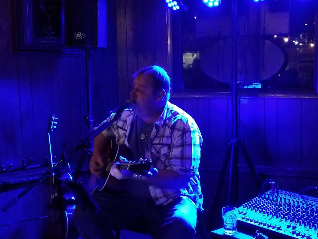 Dollys Bar & Grill | restaurant | 109 Pine St, Auburn, IA 51433, USA | 7126882220 OR +1 712-688-2220