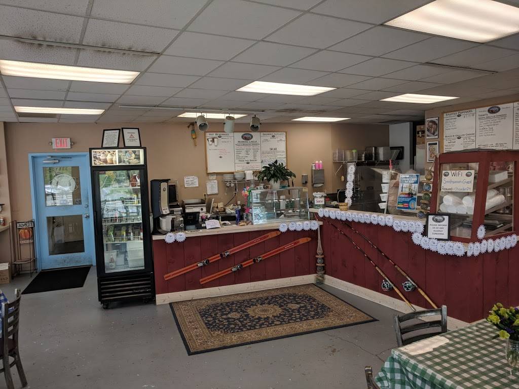 Smithsonian Cafe And Chowder House | restaurant | 1 Roundhouse Plaza, Northampton, MA 01060, USA | 4137273318 OR +1 413-727-3318