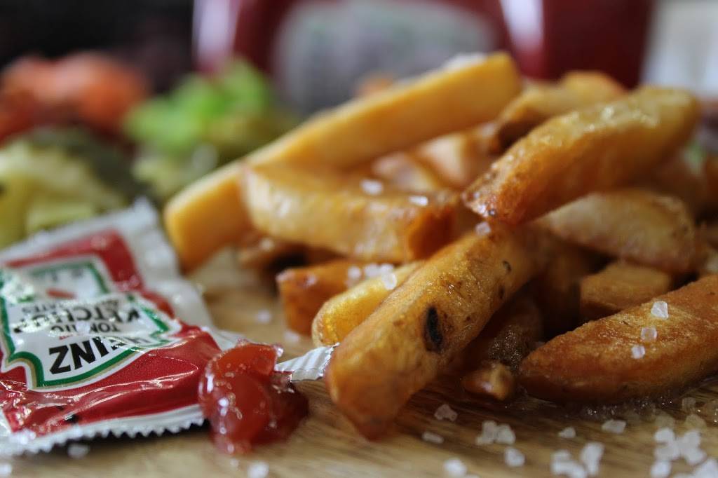 McCoy Burger Company | restaurant | 2069 Simcoe St N, Oshawa, ON L1H 7K4, Canada | 2892407553 OR +1 289-240-7553