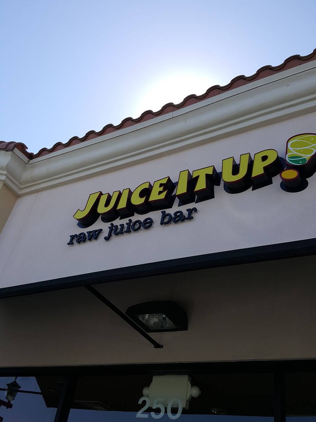 Juice It Up! | restaurant | 14898 Dale Evans Pkwy #250, Apple Valley, CA 92307, USA | 7602400500 OR +1 760-240-0500