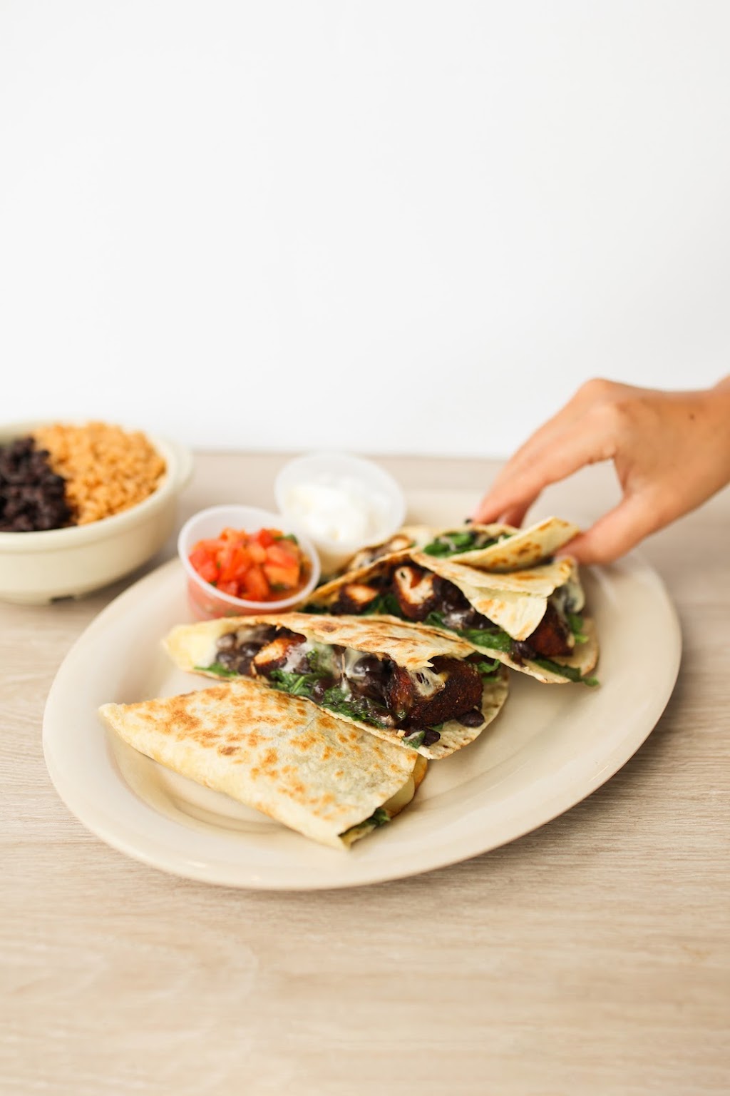 California Tortilla | restaurant | 201 Monticello Ave Unit 4115, Williamsburg, VA 23185, USA | 7578085032 OR +1 757-808-5032