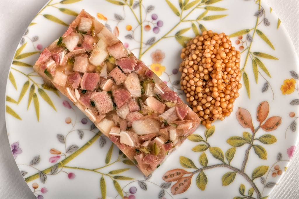 Churchills | restaurant | 13 W Bay St, Savannah, GA 31401, USA | 9122328501 OR +1 912-232-8501