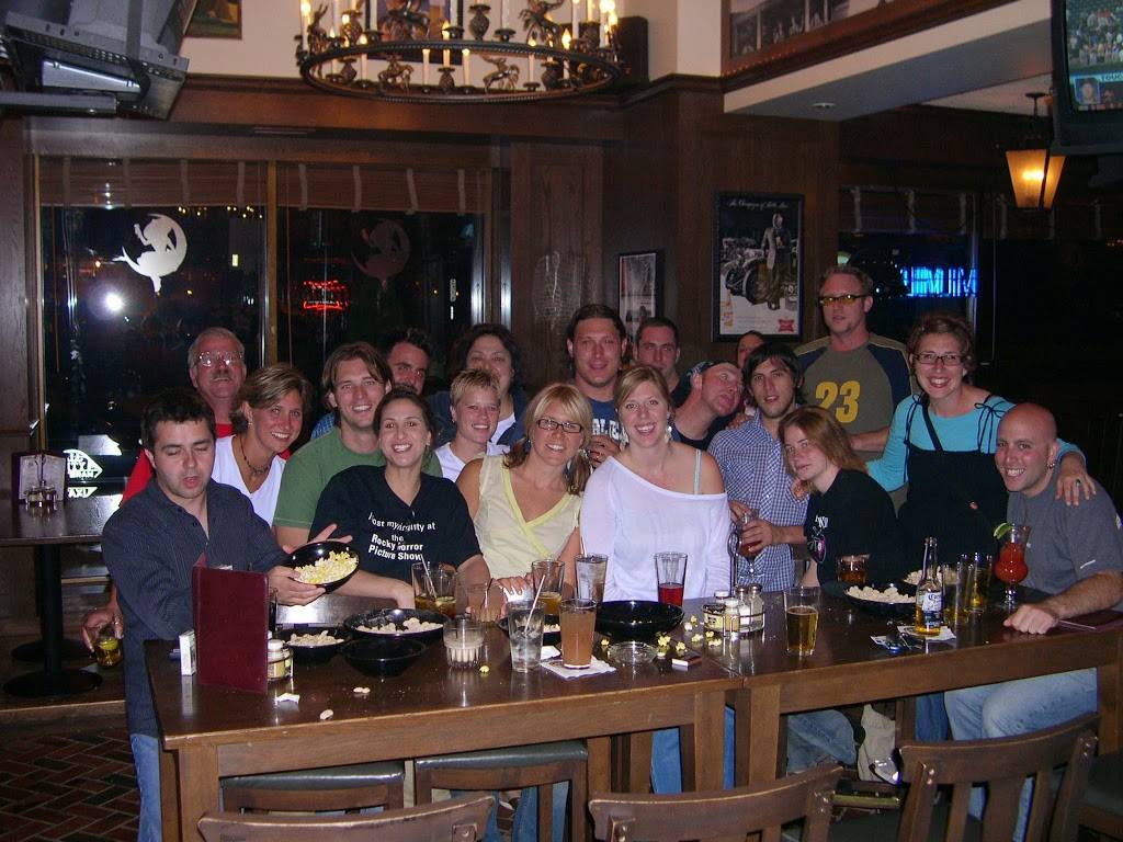 Champions Pub | restaurant | 2417 N Bartlett Ave, Milwaukee, WI 53211, USA | 4143322440 OR +1 414-332-2440