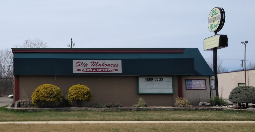 Slip Mahoneys | restaurant | 18480 Fort St, Riverview, MI 48193, USA | 7342855066 OR +1 734-285-5066