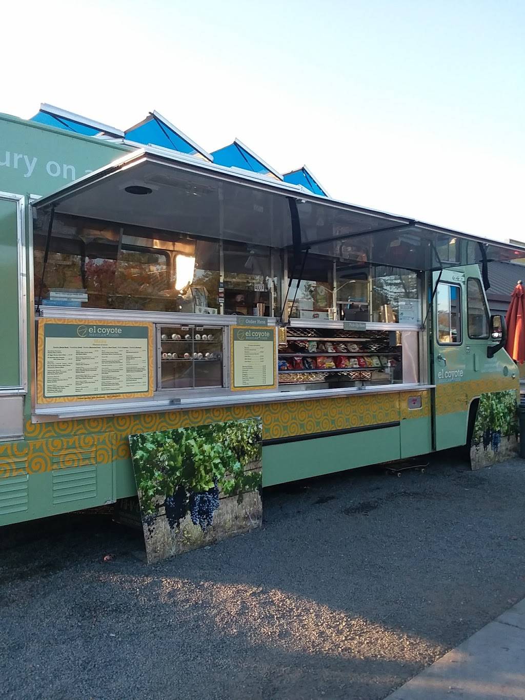 El Coyote Mexican Taco Truck | restaurant | 1053 Broadway, Sonoma, CA 95476, USA | 7075085516 OR +1 707-508-5516