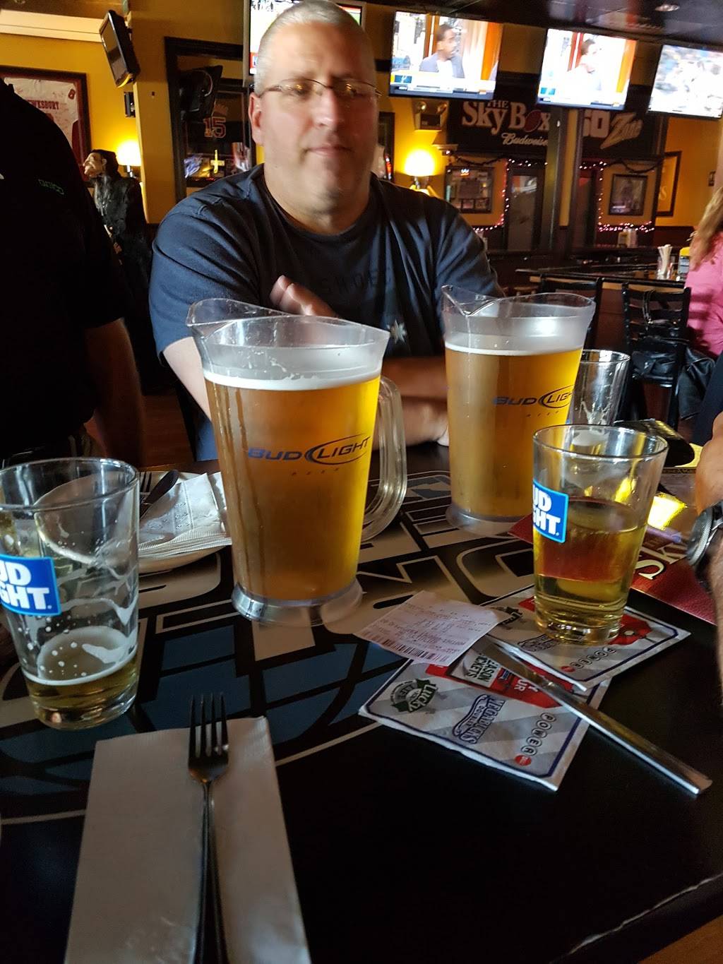 The Skybox Restaurant & Sports Bar | restaurant | 553 Main St # 9, Tewksbury, MA 01876, USA | 9788514818 OR +1 978-851-4818