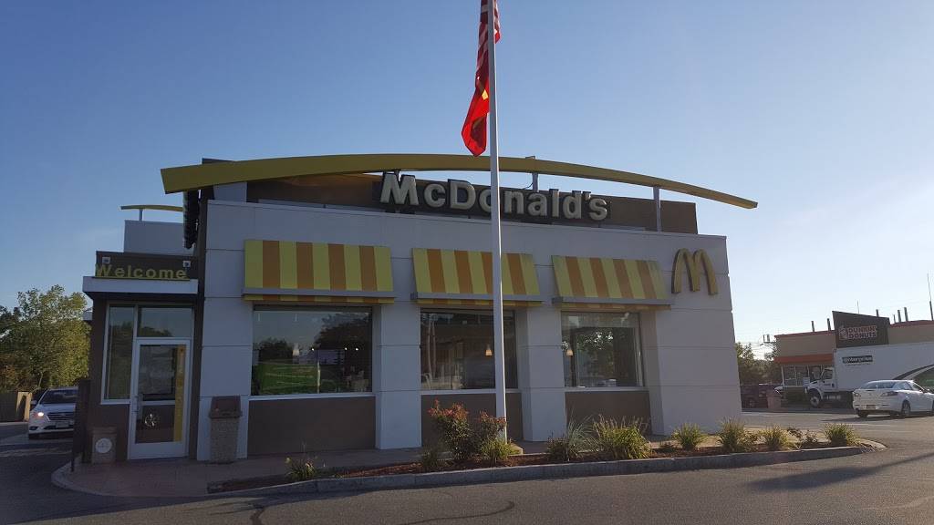 McDonalds | cafe | 147 Pelham St, Methuen, MA 01844, USA | 9786838641 OR +1 978-683-8641